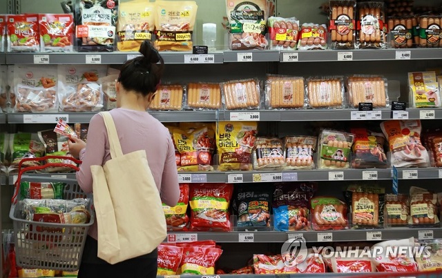 식품업계는 신종 코로나바이러스 감염증 확산으로 늘어난 집밥족 효과를 누리고 있다. /사진=연합뉴스