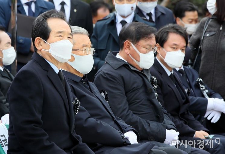 [포토] YS추모식 참석한 정 총리와 정당 대표자들