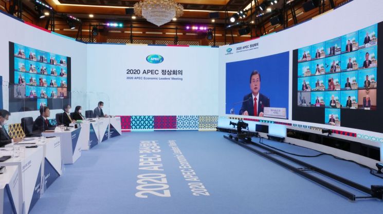 文대통령 "APEC 미래비전, 혁신과 디지털경제" (종합)