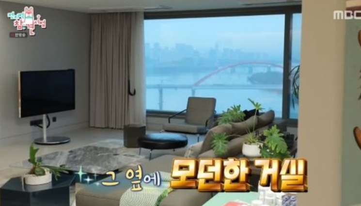 김성령, 한강뷰 아파트 최초 공개…널찍한 거실+깔끔한 인테리어