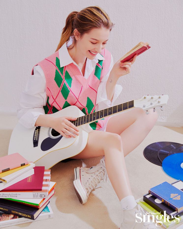 머시론의 뮤즈, 안젤리나 다닐로바