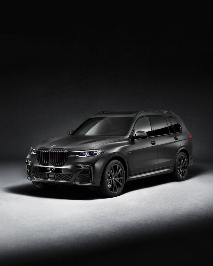 X7 M50i 다크 섀도우 에디션