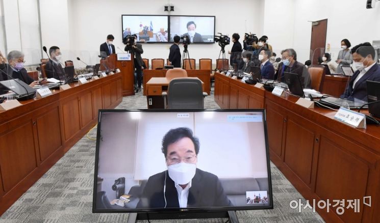 이낙연 더불어민주당 대표가 24일 국회에서 열린 온택트 의원총회에 화상으로 참석, 모두발언을 하고 있다./윤동주 기자 doso7@