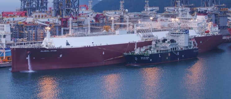 대우조선해양, 세계 최초 조선소 안벽에서 LNG 선적작업 성공