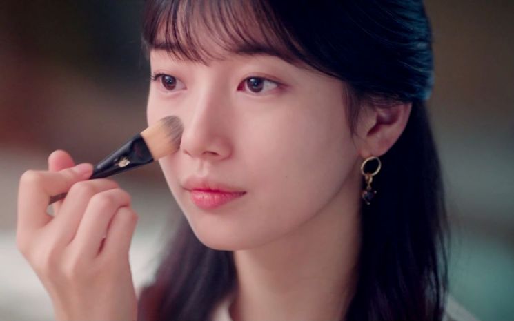 화사한 피부 표현, '수지 파데'로 완성
