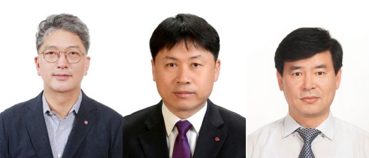 (왼쪽부터)이상규 LG전자 한국영업본부장 사장, 류재철 H&A사업본부장 부사장, 정대화 생산기술원장 부사장