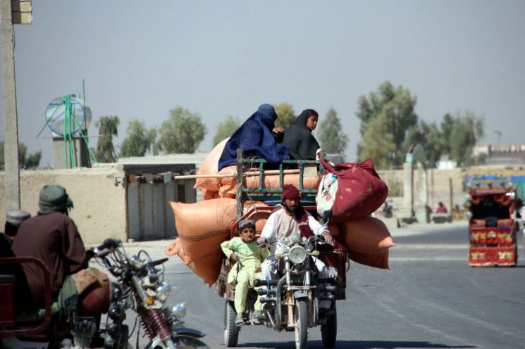 아프간서 폭탄테러…경찰관 최소 30명 사망·21명 부상