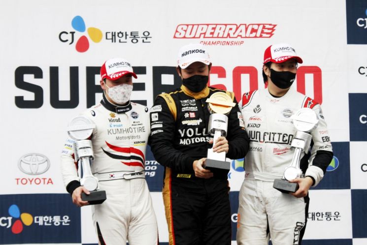 한국타이어 장착한 김재현 선수, CJ슈퍼레이스 최종전 우승