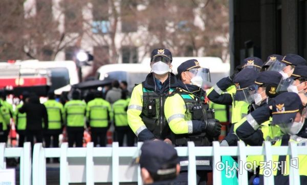 [포토] 전두환씨 1심 선고 재판 앞둔 광주지법 경비 ‘삼엄’