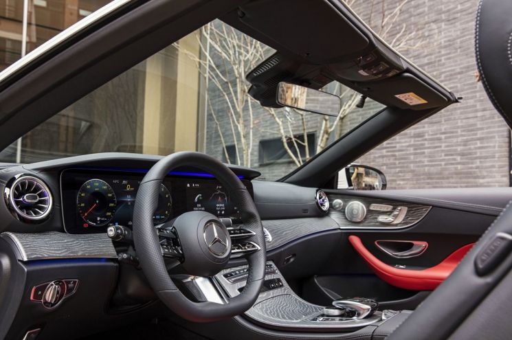 더 뉴 E 450 4MATIC 카브리올레 인테리어