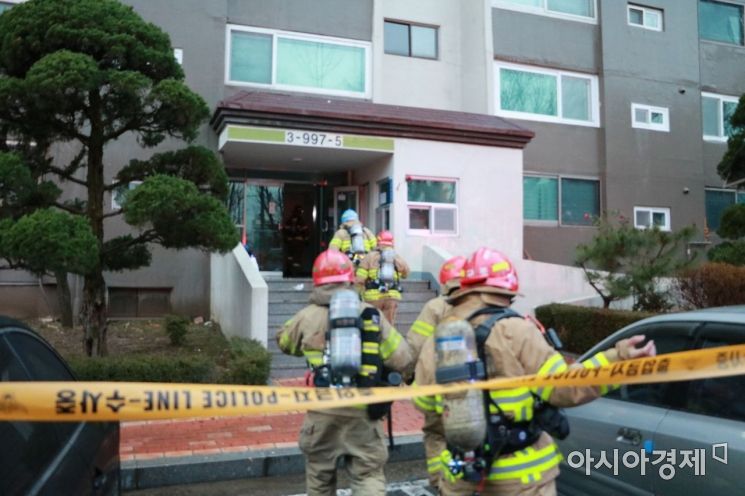 [속보] 군포 아파트 12층서 화재, 4명 사망