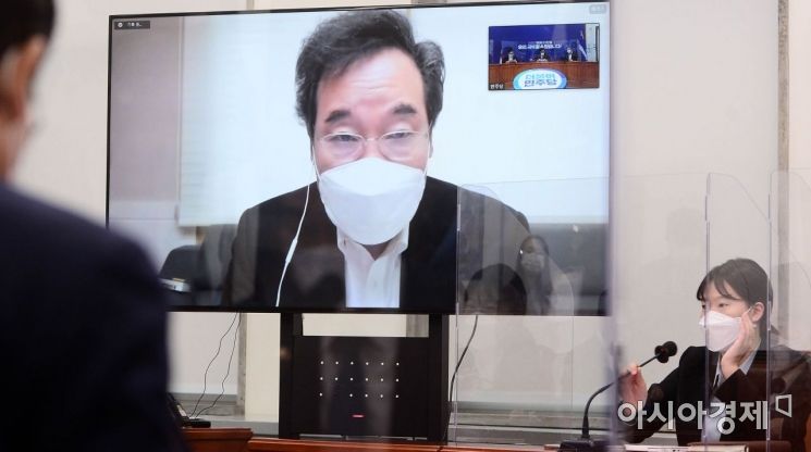 이낙연 더불어민주당 대표가 2일 국회에서 열린 최고위원회의에 화상으로 참석, 모두발언을 하고 있다./윤동주 기자 doso7@