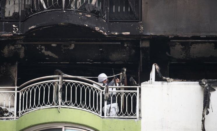 11명 사상 군포 아파트 화재 경찰·소방 등 합동감식