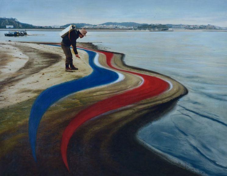 이승택 '모래 위에 파도그림', 1987, 사진에 채색, 91x114㎝, 작가소장.  [사진= 국립현대미술관 제공]