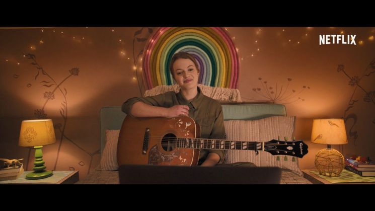 [리뷰]'더 프롬' 편견 가득한 세상에 당당히 맞선 레즈비언 고등학생