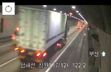 남해고속도로 창원1터널서 6중 추돌사고…양방향 통제