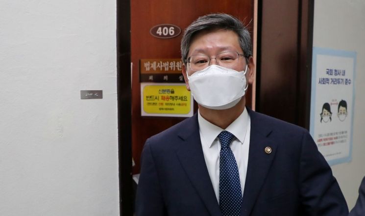 법무부 차관, 텔레그램서 "윤석열 헌법소원은 악수"