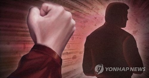  "애완견 털 날린다" 종업원 말에…음식 집어 던지고 행패 부린 60대 