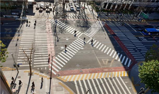 서울 종로1가 등 25곳에 X자 '대각선 횡단보도' 신설