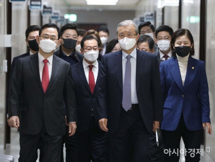 [초동시각] 정치 '폐족' 선언