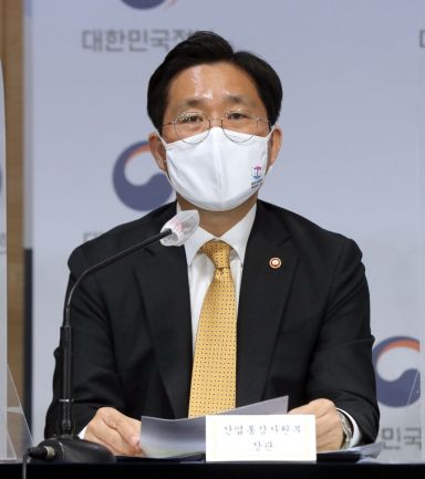 성윤모 장관 "주민참여형 재생에너지 보급 확산"