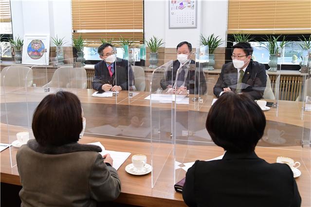 김인호 서울시의회 의장, 자치구 여성의장 간담회 개최 지방자치법 논의 