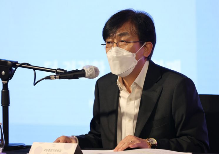 정기현 국립중앙의료원장이 24일 오전 서울 중구 동대문 노보텔앰배서더에서 열린 국립중앙의료원 기자간담회에서 발언하고 있다. 연합뉴스
