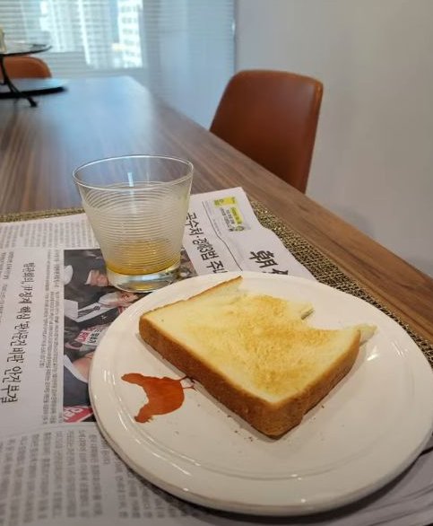 "식빵 절반정도 먹다 체포"…강용석 부인이 흐느끼며 보냈다는 사진