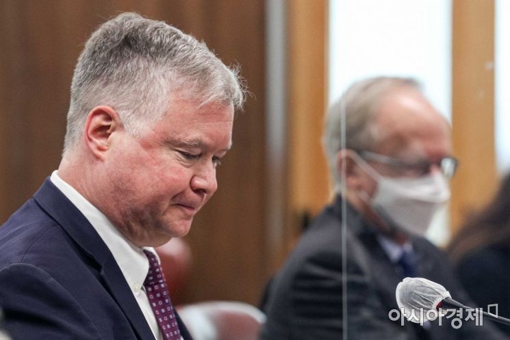 '고별 訪韓' 비건, 공개 강연 통해 대북메시지 낼까…이인영·박지원과 회동