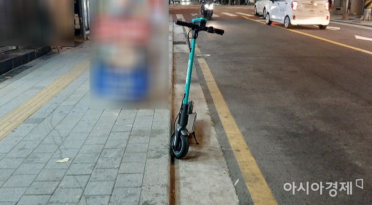 "솔직히 양심 문제죠" 전동킥보드 주차, 잘하고 계신가요 [한기자가 간다]