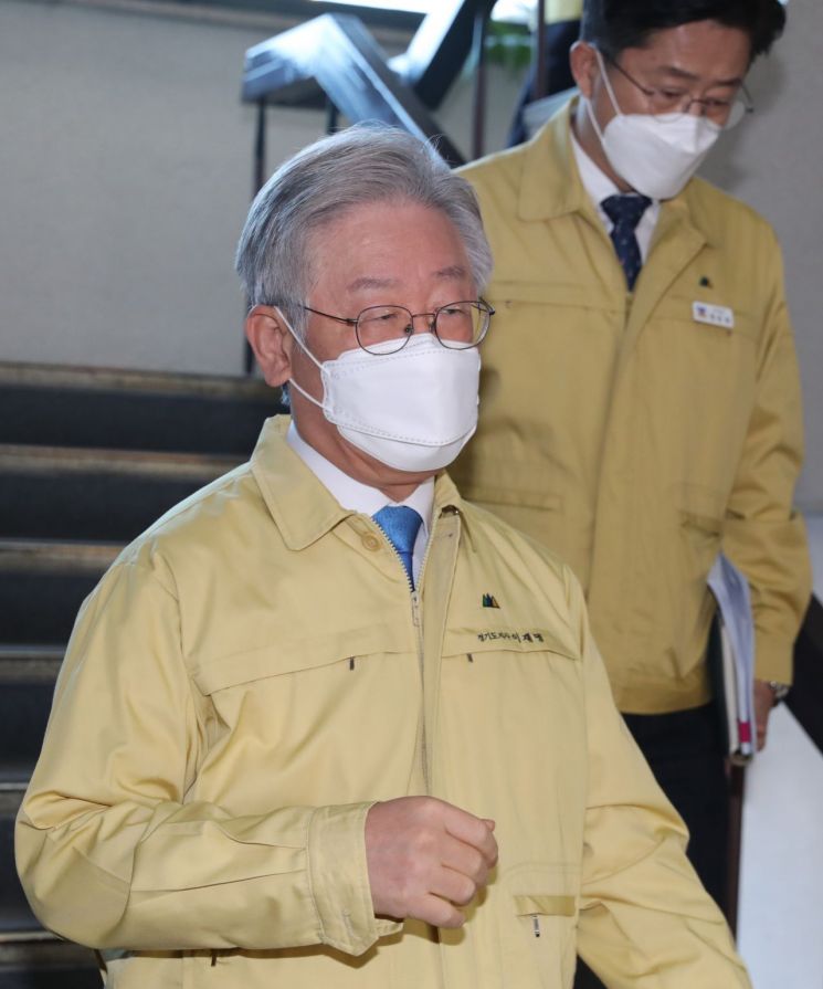 이재명, 경기대 기숙사 첫 강제확보…"치료시설 긴급동원조치 착수"