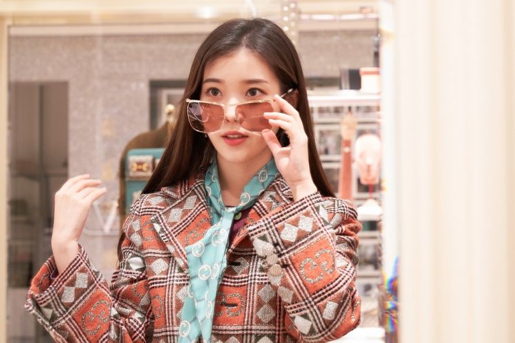 아이유 '백화점 나들이 왔어요'