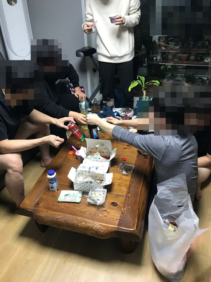 코로나 시대 新 송년회 풍경…아는 사람끼리라 괜찮다고요?