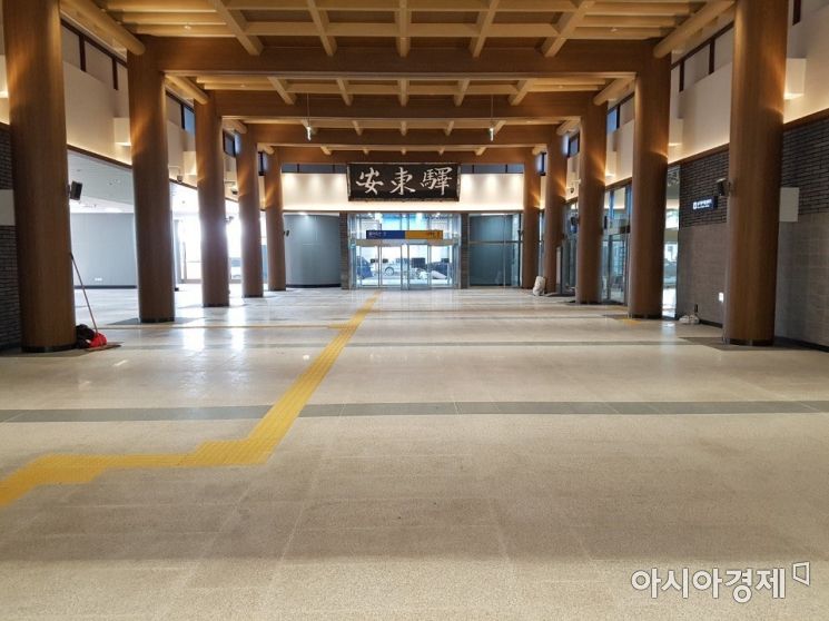 '첫눈이 내리는 날' 안동역은 신청사에서 … 90년 옛 청사 역사속으로