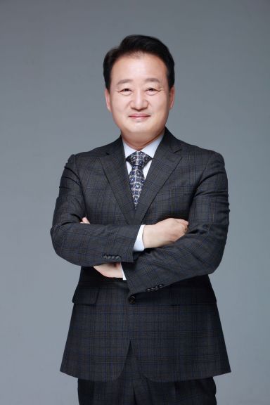 금탑산업훈장을 수상한 백우성 셀코스 대표