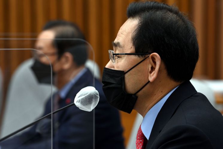 주호영 국민의힘 원내대표가 15일 오전 국회에서 열린 원내대책회의에서 발언하고 있다. / 사진=연합뉴스