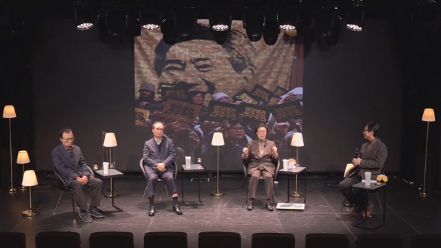 15일 오후 노무현재단 유튜브채널 '이사장들의 특별대담'에서 이해찬 전 더불어민주당 대표(4대 노무현재단 이사장), 이병완 한국여자농구연맹 총재(3대 이사장), 한명숙 전 총리(초대이사장), 유시민(현재 재단 이사장/왼쪽부터)이 대담을 나누고 있다. 사진=노무현재단 유튜브 캡처