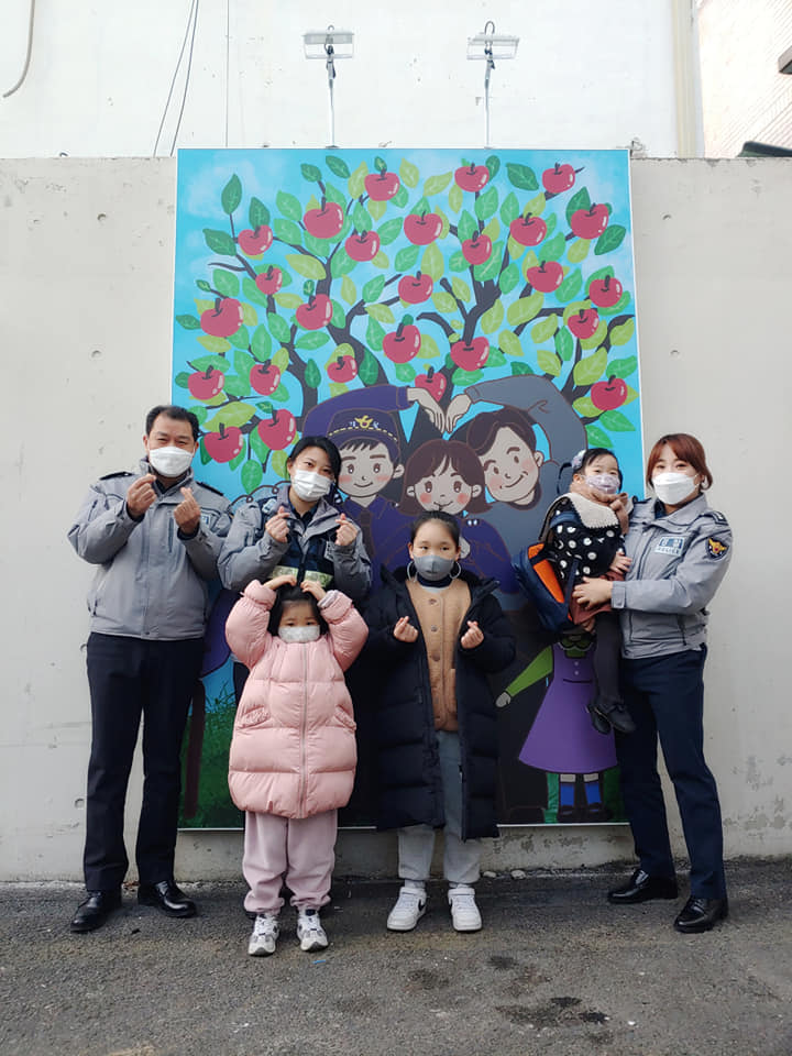 거창서 아림지구대, 일러스트그림 포토존 ‘눈길’