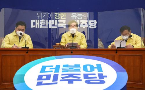 이낙연 더불어민주당 대표가 16일 국회에서 최고위원회의에 참석, 모두 발언을 하고 있다./윤동주 기자 doso7@