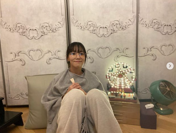 '이범수♥' 이윤진, 명품백 가득한 드레스룸 공개…럭셔리 자택 '눈길'