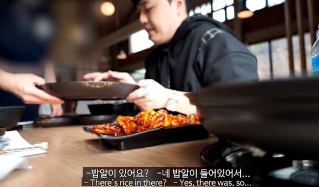 간장게장 식당의 음식 재사용 의혹을 제기한 유튜버 하얀트리의 방송 영상. 사진=유튜브 채널 '하얀트리' 화면 캡처
