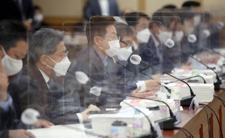 사진은 지난 11월2일 이철우 경북도지사가 대구시청에서 열린 국민의힘·경북도 예산정책협의회에서 인사말을 하고 있다. [이미지출처=연합뉴스]