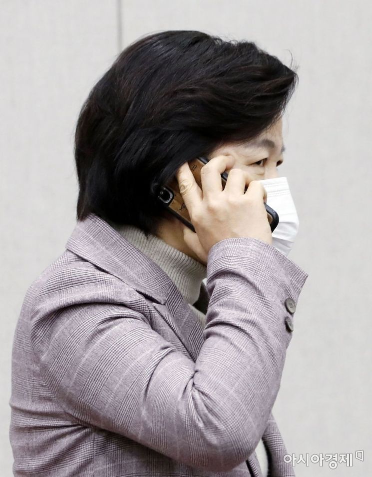 법무부, 뒷북 코로나 대책… 또 사라진 秋(종합)