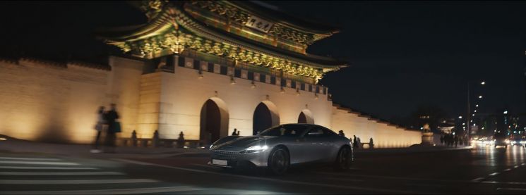 서울 광화문 앞에서 촬영한 페라리 로마의 글로벌 캠페인 영상/사진=페라리