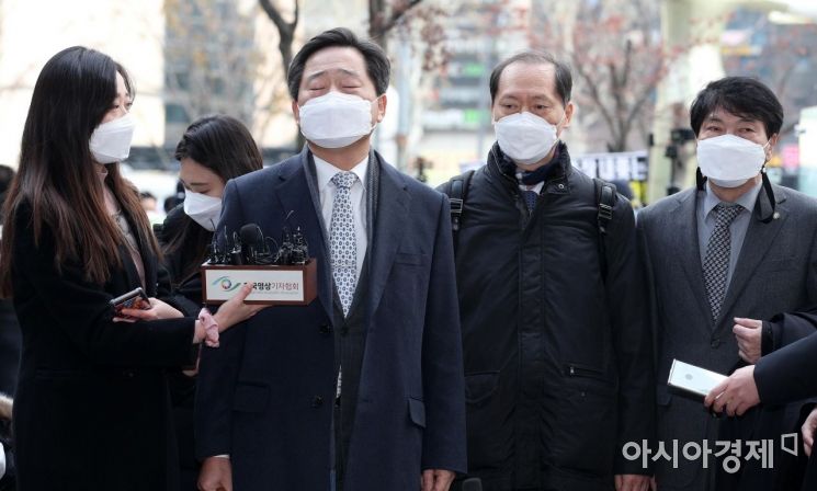 [포토] 행정법원 향하는 윤석열 변호인단