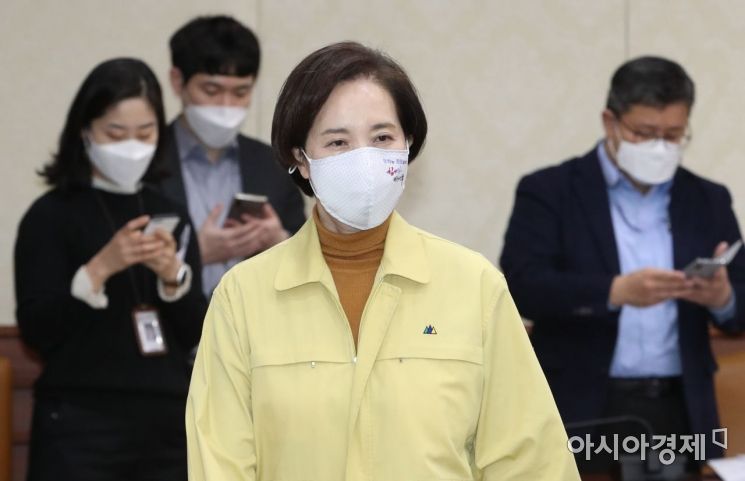 유은혜 "조국 딸 조민, 부산대 입학 취소 법률 검토 중"