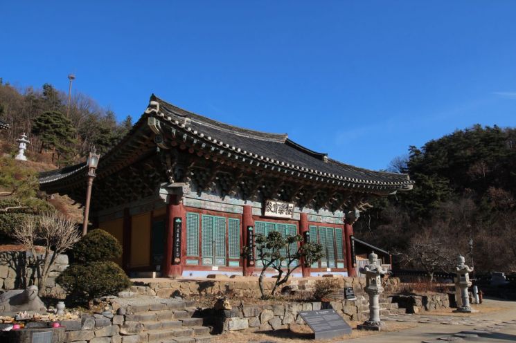 긴축 걱정 지운 놀라운 건축술…'비암사 극락보전' 보물 된다