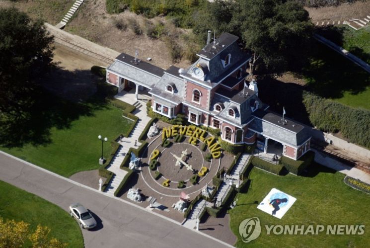 2003년 마이클 잭슨의 저택 '네버랜드' 전경 [GETTY IMAGES NORTH AMERICA / AFP=연합뉴스 자료사진][이미지출처 = 연합뉴스]