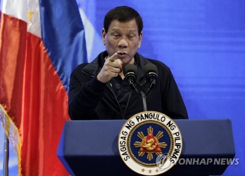 두테르테 필리핀 대통령 "'마약과의 전쟁' 모든 책임은 내가 진다"