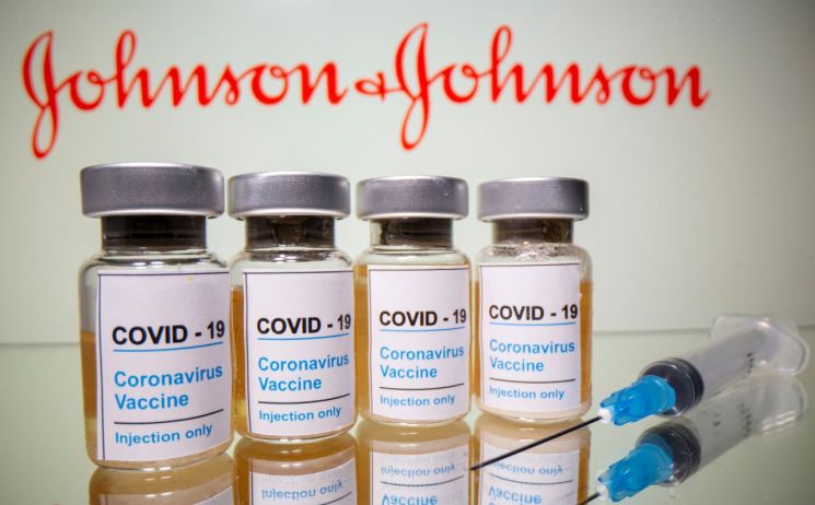 얀센 백신 유럽서 공급 재개…"부작용보다 접종 이익이 커"